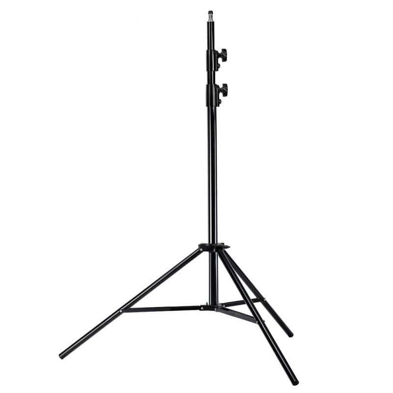 Soporte ajustable para iluminación y accesorios de fotografía.