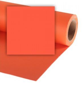 Rollo de papel sinfín naranja para fondo de estudio profesional.