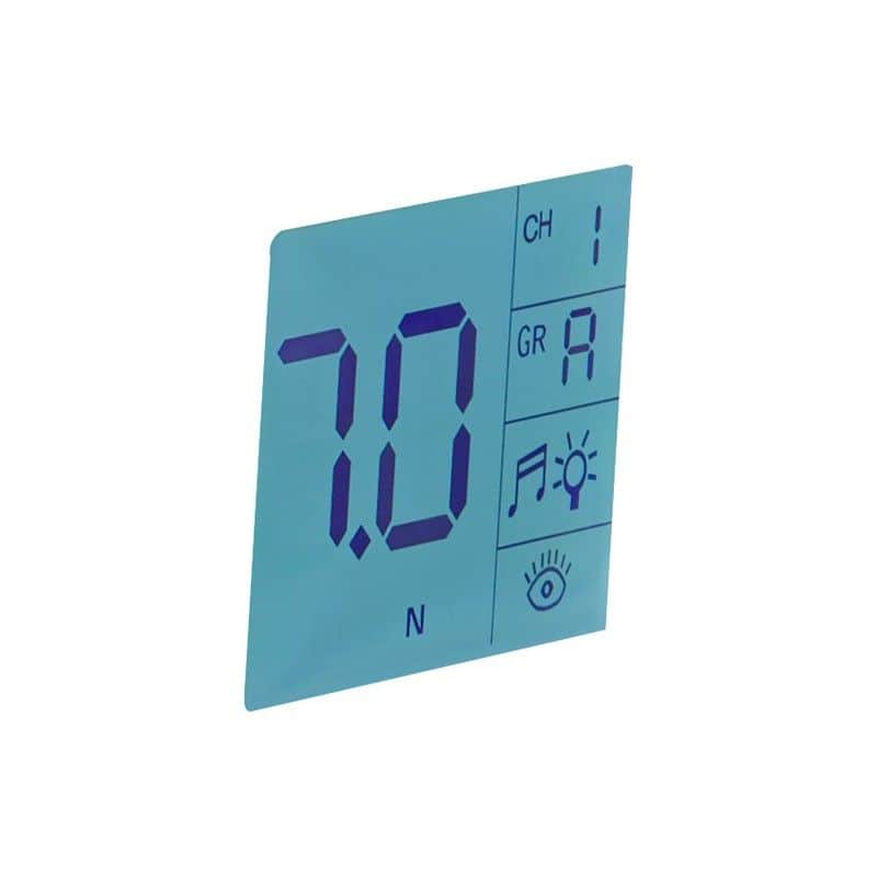 Pantalla digital con controles para ajustes de cámara y funciones.
