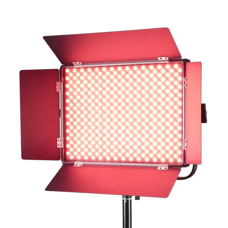 Panel LED RGB Jinbei P80-RGB con accesorios y difusores.