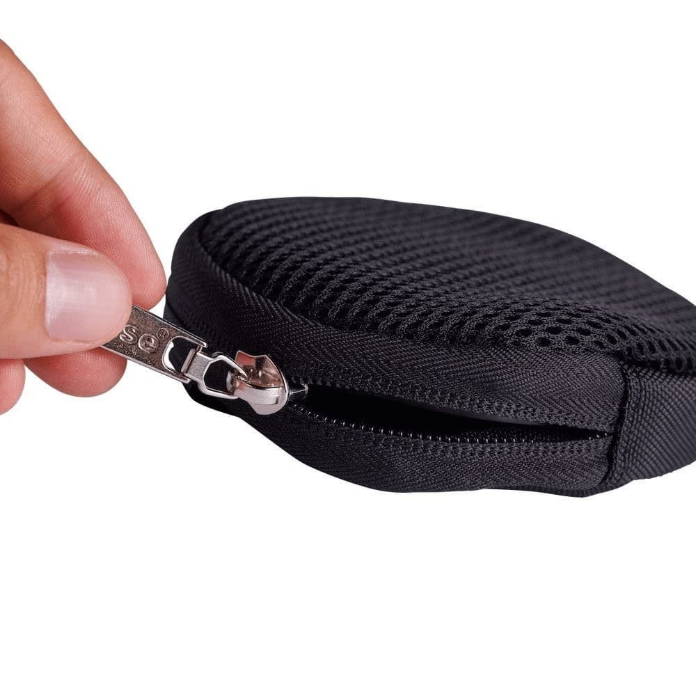 Funda protectora para filtro de cámara Kase 82mm con cierre de cremallera.