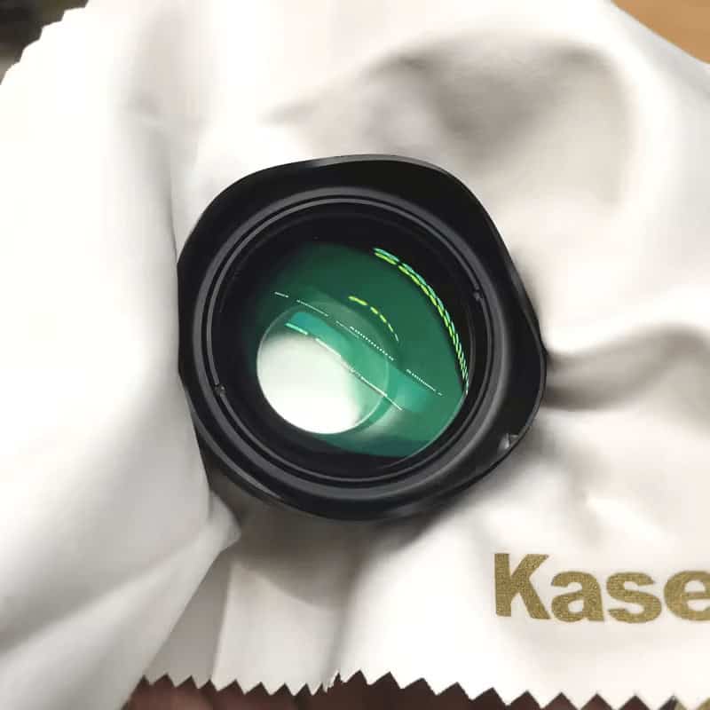 Filtro para lentes KASE 12x17cm en funda de limpieza.