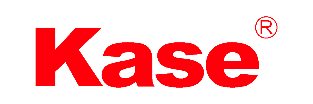 Logotipo de Kase en color rojo para productos de fotografía y accesorios.