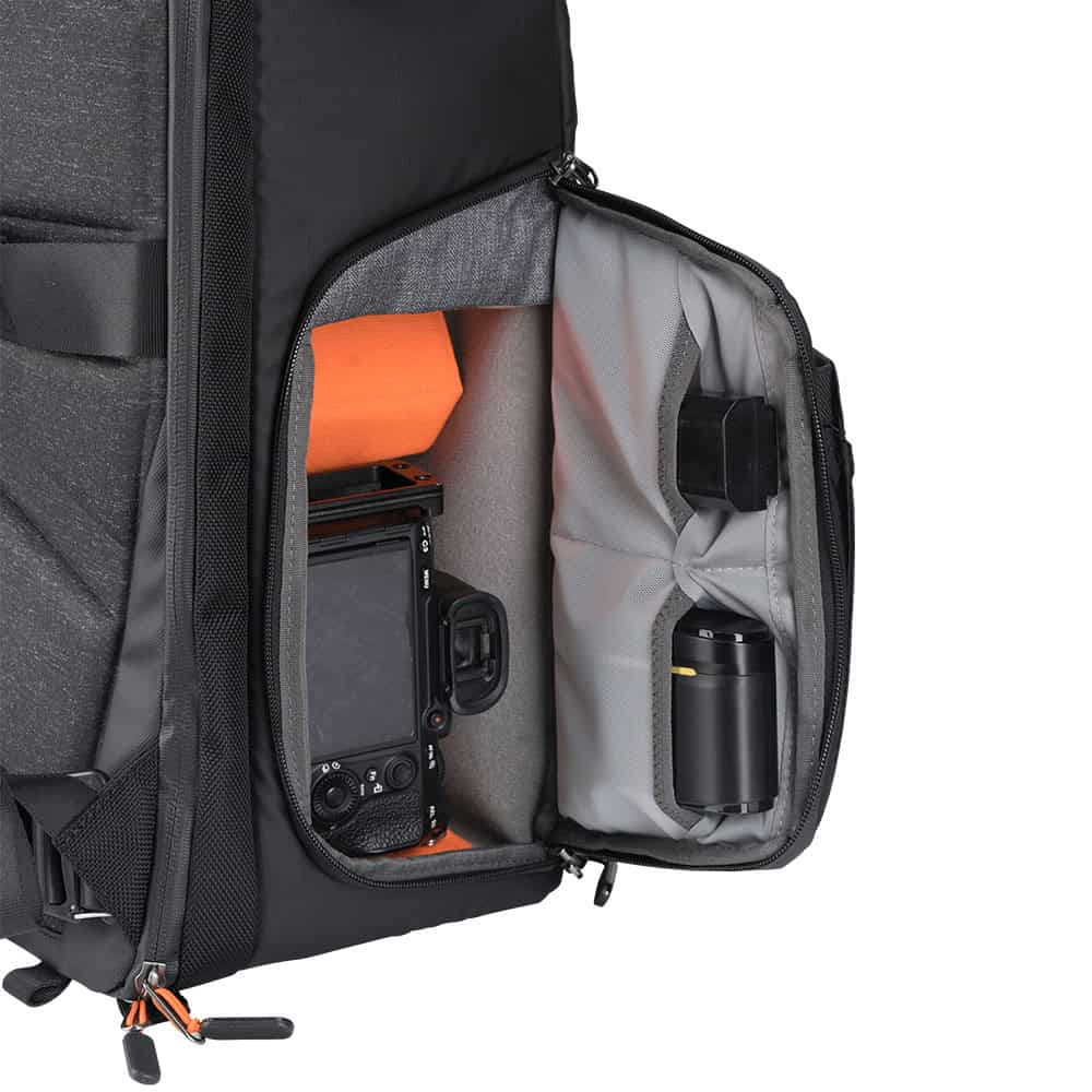 Mochila E-image Explore 20 negra con compartimentos para equipo fotográfico.