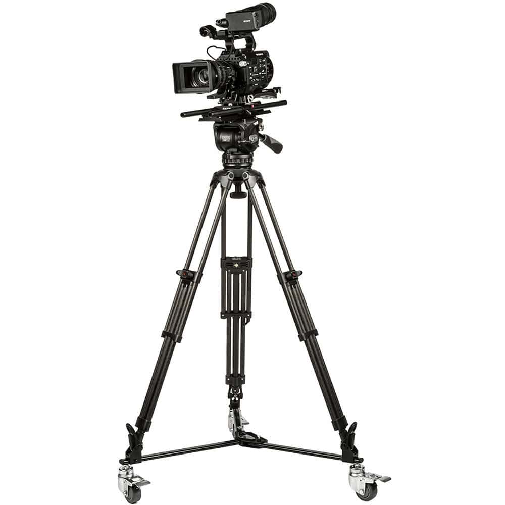 Cámara de video profesional en trípode para grabación de alta calidad.