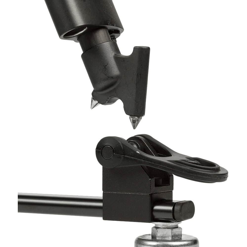 Soporte ajustable para trípode de video y accesorios.